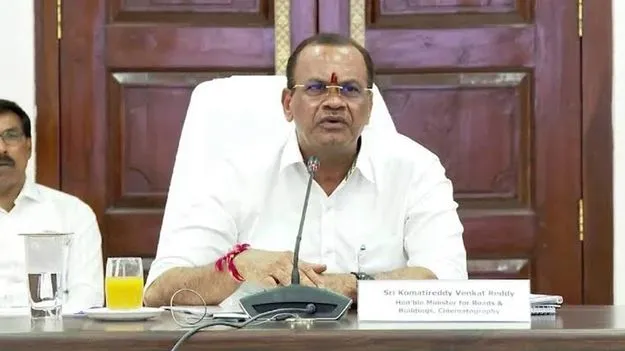 రోడ్లు, బ్రిడ్జి పనుల వేగం పెంచాలి: మంత్రి కోమటిరెడ్డి