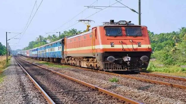 కాజీపేట మీదుగా దసరా స్పెషల్‌ రైళ్లు