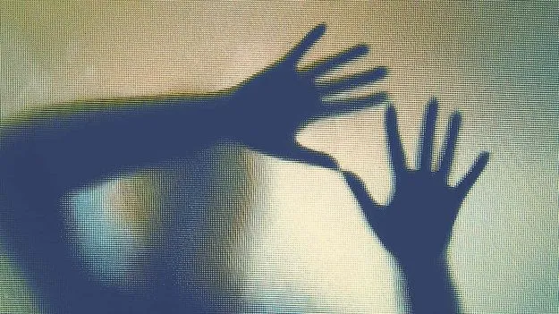 ప్రేమ వేధింపులకు బాలిక బలి