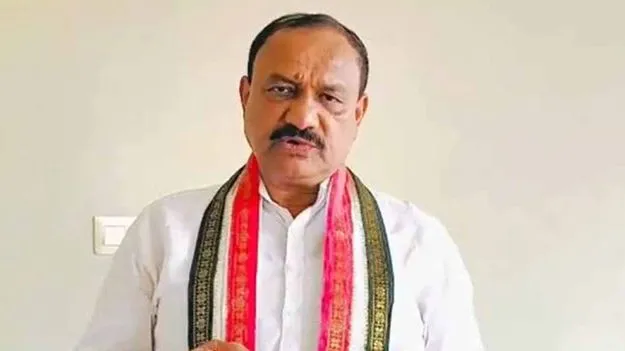 కేసీఆర్ కుటుంబ సభ్యుల భూముల విచారణపై కట్టుబడి ఉన్నాం: మహేశ్ గౌడ్
