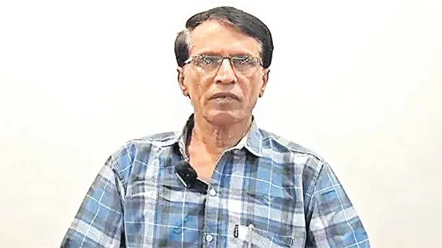 తుపాకీని వదిలి గిరిజనుల హక్కుల కోసం..  ఉద్యోగిగా మారిన మాజీ మావోయిస్టు మల్లోజుల  
