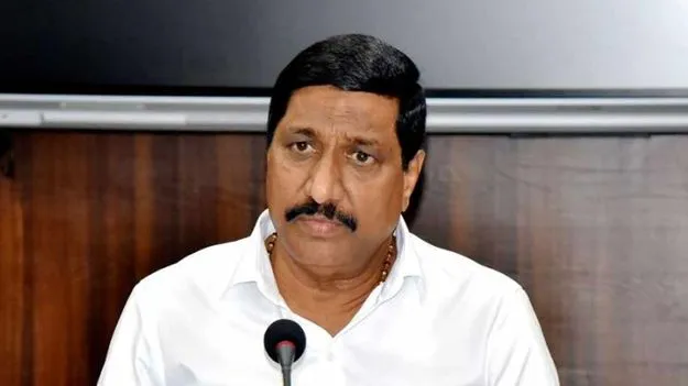 శ్రీశైల భ్రమరాంబ మల్లికార్జున స్వామికి పట్టువస్త్రాలు సమర్పించిన మంత్రి జనార్దన్ రెడ్డి