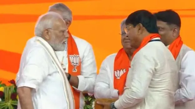 మోదీ ముంబై కార్యక్రమ వేదిక వద్ద కలకలం.. ఫేక్‌ ఐడీ, తుపాకీతో ఉన్న ఇద్దరు అదుపులోకి.. 