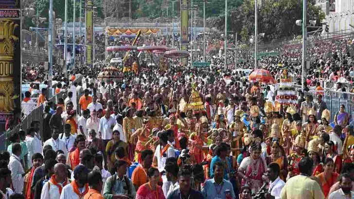 తిరుమల బ్రహ్మోత్సవాలు.. మోహినీ అలంకారంలో మలయప్పస్వామి దర్శనం