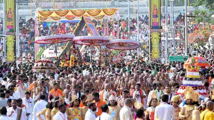 తిరుమల బ్రహ్మోత్సవాలు.. మోహినీ అలంకారంలో మలయప్పస్వామి దర్శనం