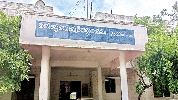 అభ్యర్థుల కోసం నాయకుల వేట