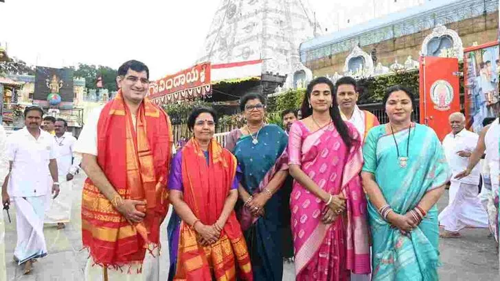 తిరుమల శ్రీవారిని దర్శించుకున్న నారా భువనేశ్వరి