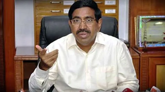 మంగళగిరి టీడీపీ కార్యాలయంలో ప్రజా దర్బార్.. అర్జీలు స్వీకరించిన మంత్రి పొంగూరు