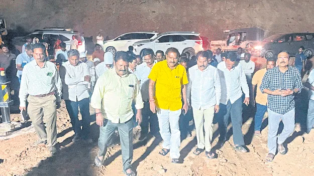 పెండింగ్‌ పనులను పూర్తి చేయండి