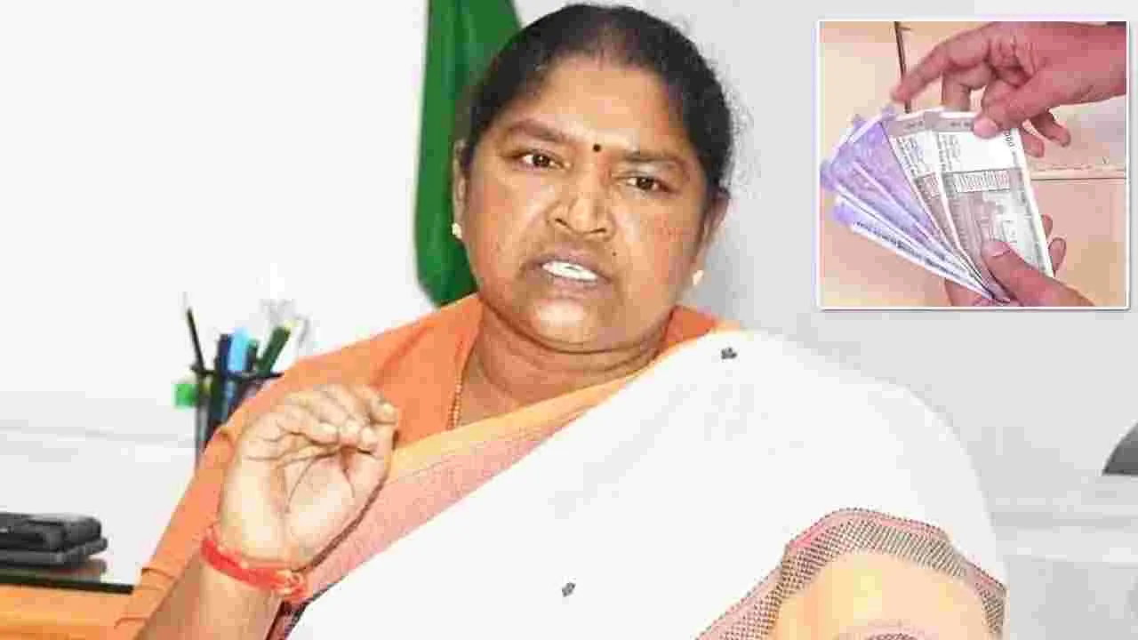 కొత్త పెన్షన్లపై మంత్రి సీతక్క కీలక ఆదేశాలు.. దసరాకు ముందే పంపిణీ!