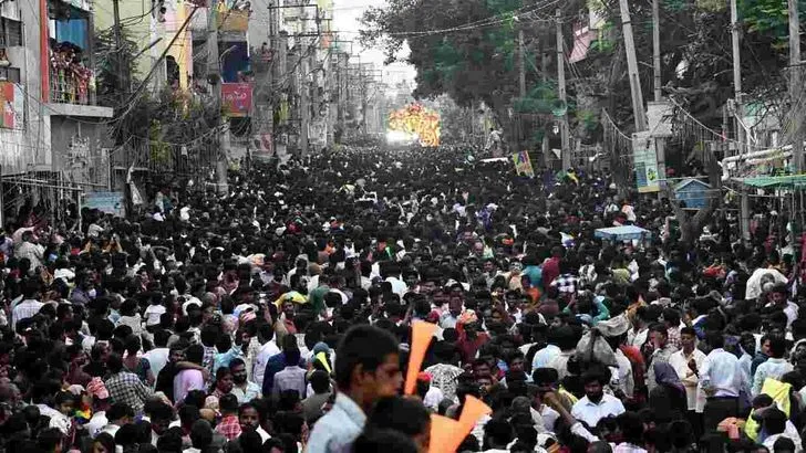 వెంకటగిరిలో పోలేరమ్మ జాతరకు పోటెత్తిన భక్తులు