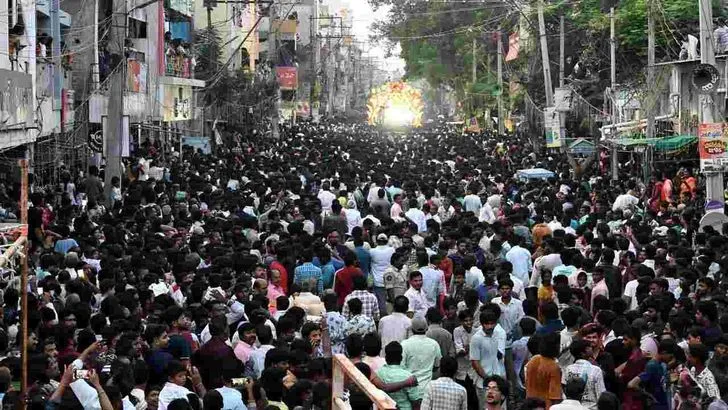 వెంకటగిరిలో పోలేరమ్మ జాతరకు పోటెత్తిన భక్తులు