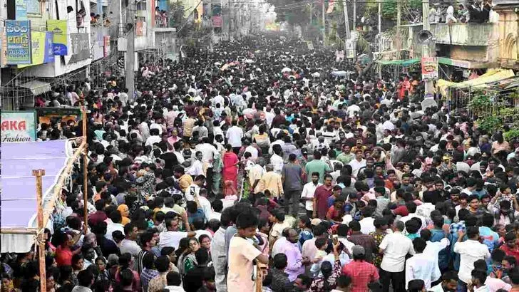 వెంకటగిరిలో పోలేరమ్మ జాతరకు పోటెత్తిన భక్తులు