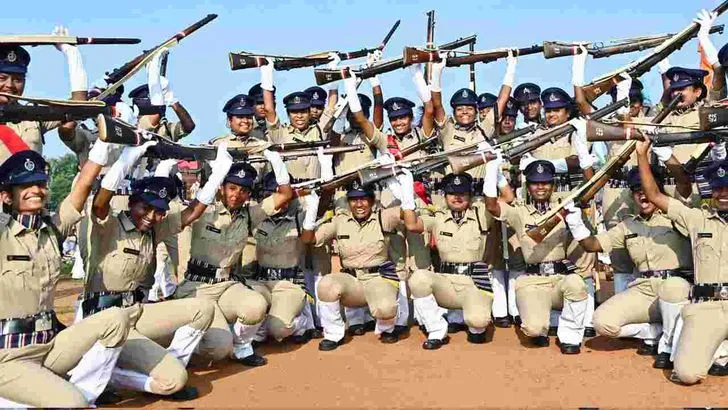 విజయనగరం జిల్లాలో మహిళా కానిస్టేబుళ్ల పాసింగ్‌ అవుట్‌ పరేడ్‌.. హాజరైన హోం మంత్రి అనిత
