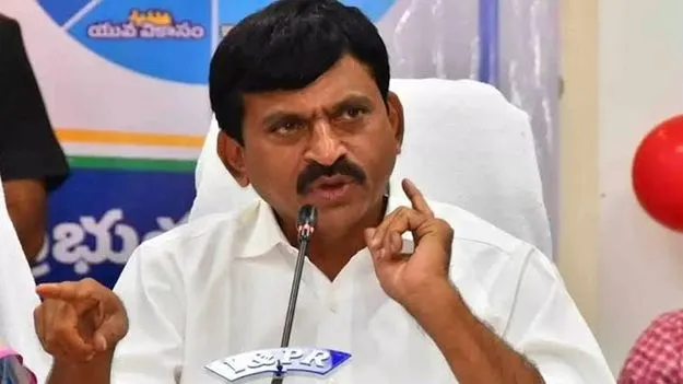 ఉద్యమకారులు అప్పులపాలైతే.. కేసీఆర్ కుటుంబం వేల కోట్లు గడించింది: మంత్రి పొంగులేటి