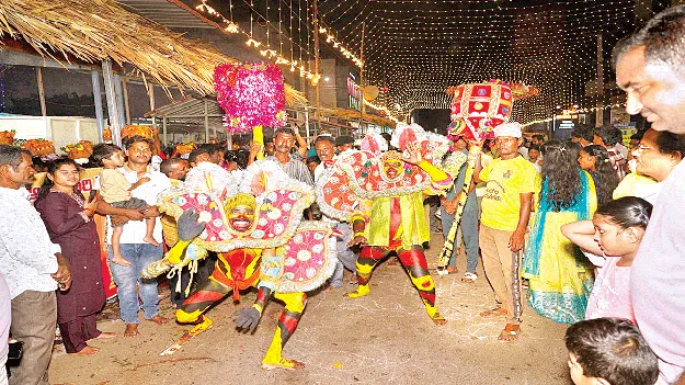 Tiger dances are special.పులివేషాలు ప్రత్యేకం