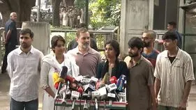 పోలీసుల దాడుల్లో ఓ విద్యార్థిని వినికిడి శక్తి కోల్పోయింది.. దీనికి బాధ్యులెవరు? : రాహుల్ గాంధీ