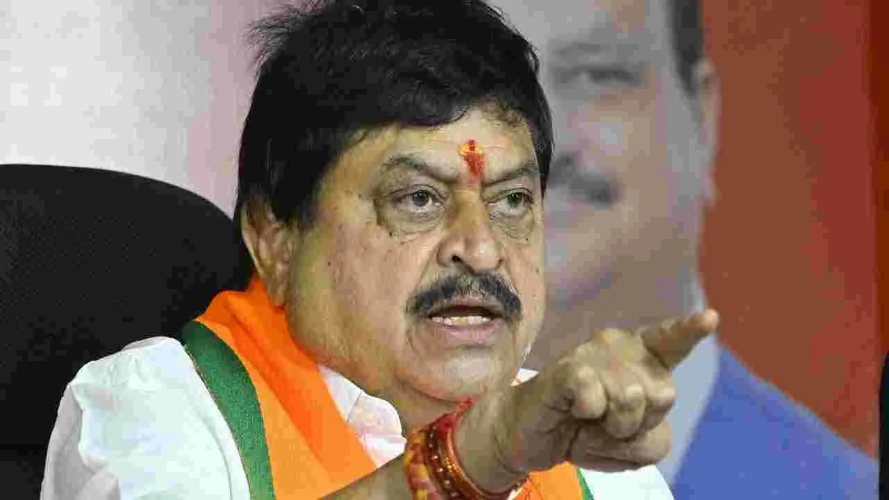 గాంధీ పరివారానికి బానిసత్వం కాంగ్రెస్‌ నైజం