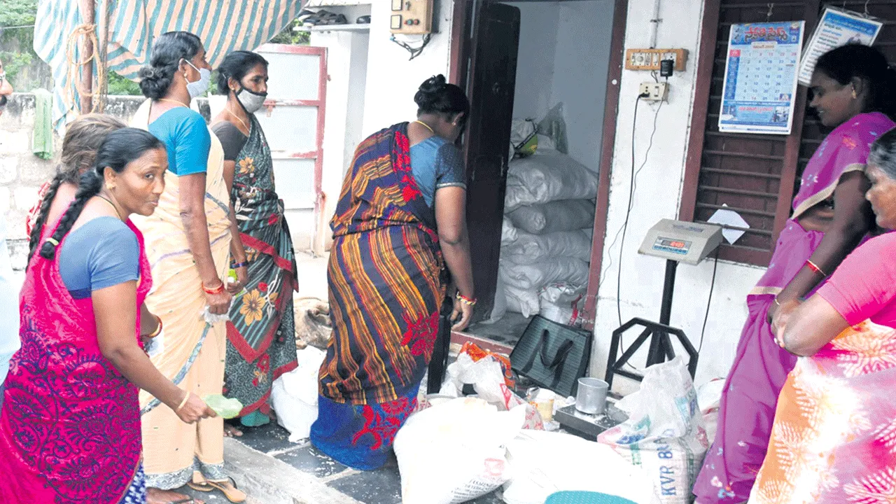నేటి నుంచి రేషన్ పంపిణీ – general నేటి నుంచి రేషన్ పంపిణీ – general