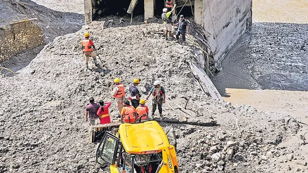 నేపాల్‌లో చిక్కుకున్న 23 మంది  తెలంగాణవాసులు
