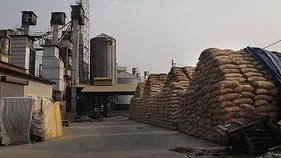 సమ్మెలో మిల్లర్లు.. మూతపడిన 135 మిల్లులు.. ఆగిన మిల్లింగ్‌..