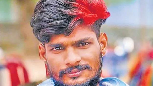అన్నల గొడవ.. కన్నతల్లిపై దాడి  కత్తితో పొడుచుకొని తమ్ముడి ఆత్మహత్య 