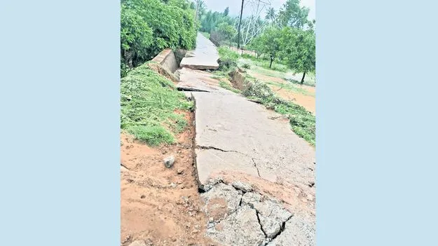 నష్టాల అంచనాలో నిమగ్నం