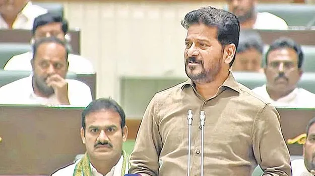 కేసీఆర్‌ కుటుంబానికి లక్ష కోట్ల భూములు!