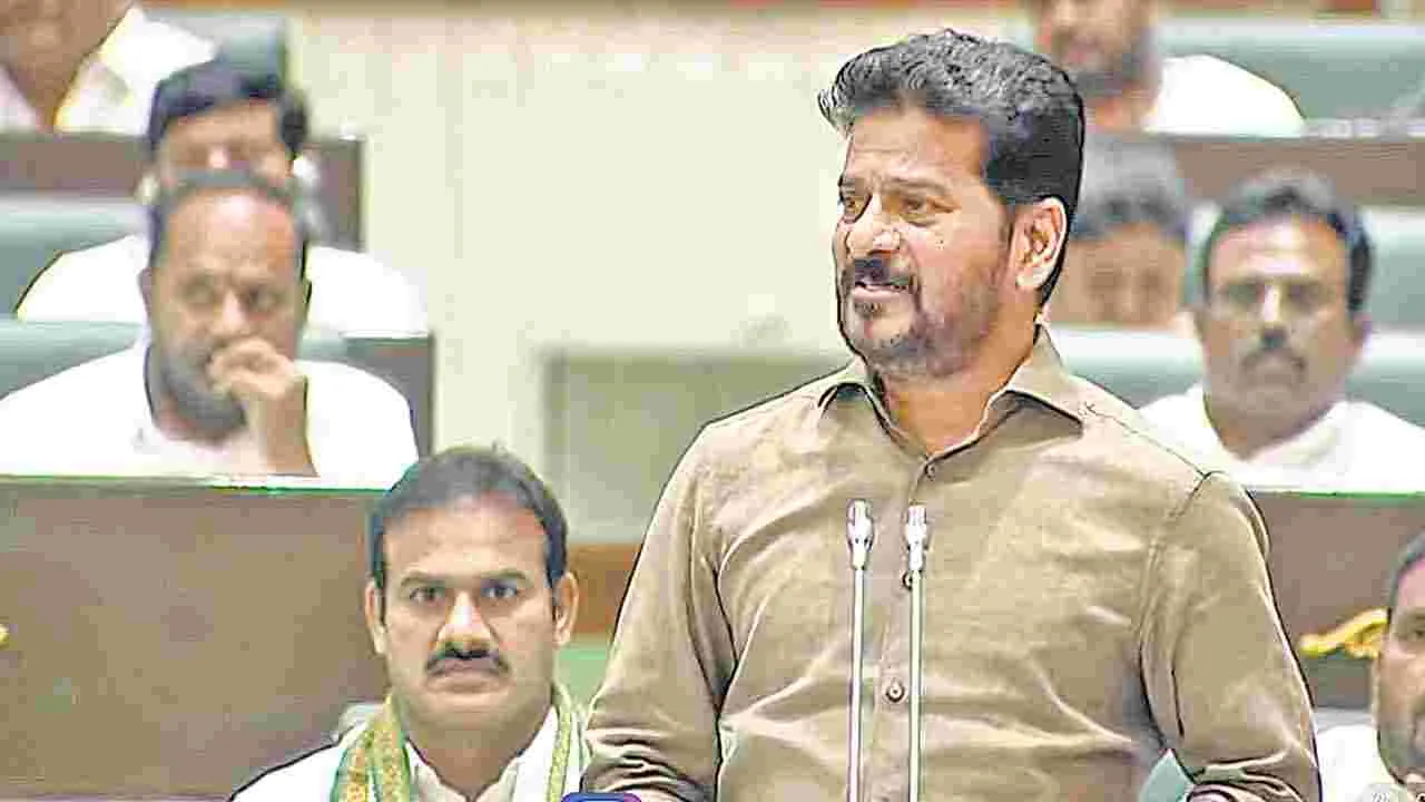 కేసీఆర్‌ కుటుంబానికి లక్ష కోట్ల భూములు!