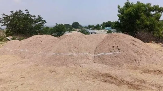 ఉచితం ముసుగులో ఇసుకదందా