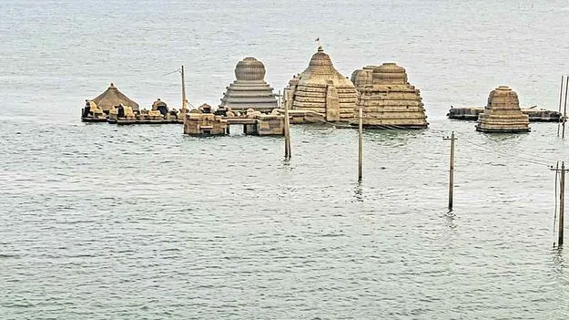 జలాధివాసం వీడుతున్న సంగమేశ్వరుడు!
