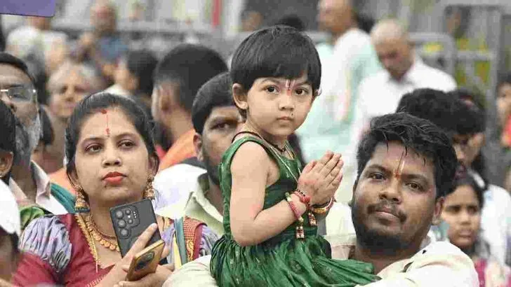 సింహ వాహనంపై యోగ నరసింహుని అలంకారంలో మలయప్పస్వామి