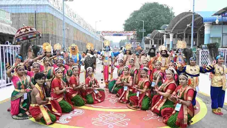 సింహ వాహనంపై యోగ నరసింహుని అలంకారంలో మలయప్పస్వామి