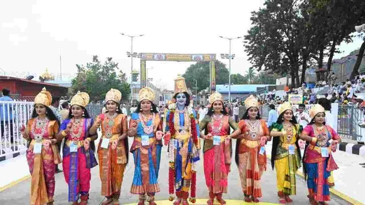 సింహ వాహనంపై యోగ నరసింహుని అలంకారంలో మలయప్పస్వామి