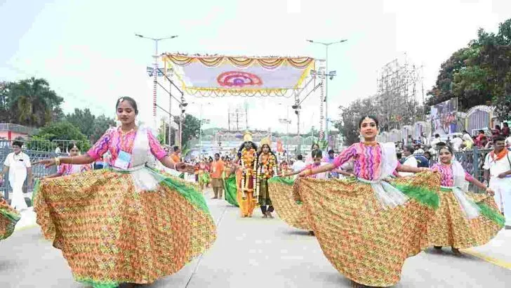సింహ వాహనంపై యోగ నరసింహుని అలంకారంలో మలయప్పస్వామి