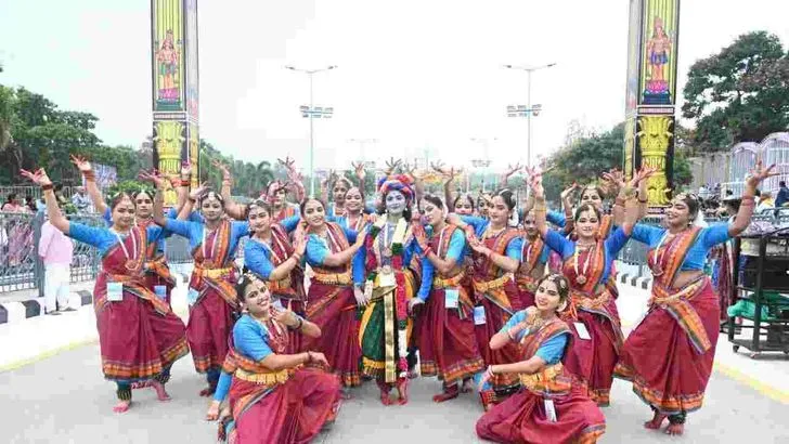 సింహ వాహనంపై యోగ నరసింహుని అలంకారంలో మలయప్పస్వామి