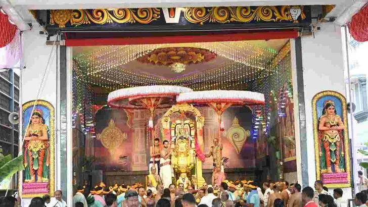 సింహ వాహనంపై యోగ నరసింహుని అలంకారంలో మలయప్పస్వామి
