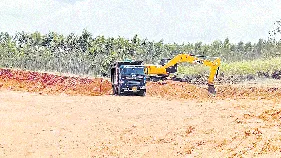 పొలాల్లో యంత్రాల బీభత్సం