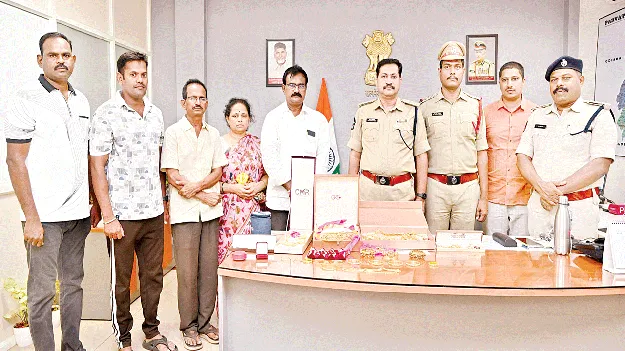   Gold Jewellery  బంగారు ఆభరణాలతో బ్యాగ్‌  మిస్సింగ్‌ .. 