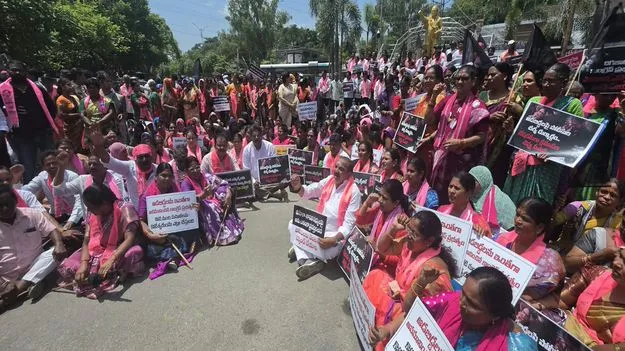 పొలిటికల్‌ వార్‌.. 