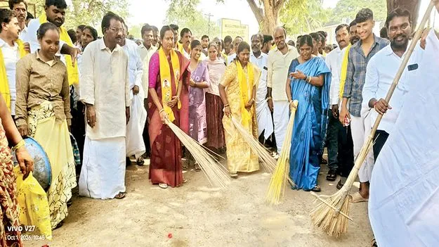 పరిసరాల శుభ్రత అందరి బాధ్యత