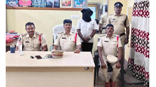 ఉపాధ్యాయుడు ఎర్రప్ప అరెస్టు 