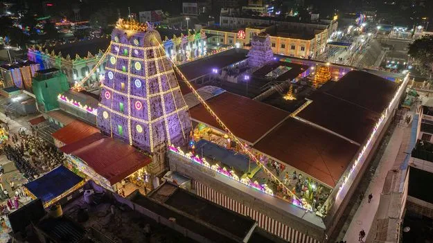 Tiruchanur: తిరుచానూరు ఆలయంలో దళారులకు చెక్‌