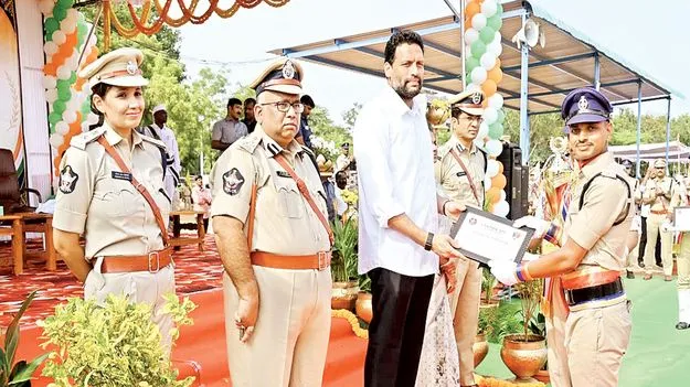 నేరాల నియంత్రణకు కృషి చేయాలి 