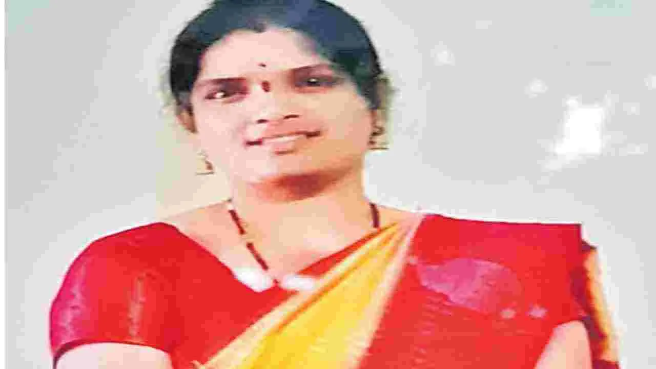 తల్లిని గొంతు కోసి చంపిన కొడుకు