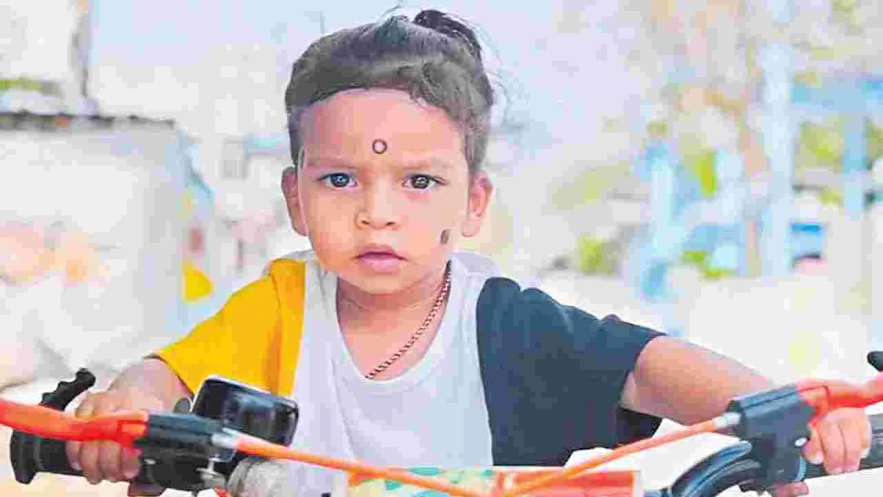 గణేశ్‌ శోభాయాత్రతో ట్రాఫిక్‌జామ్‌.. సమయానికి ఆస్పత్రికి వెళ్లలేక బాలుడి మృతి