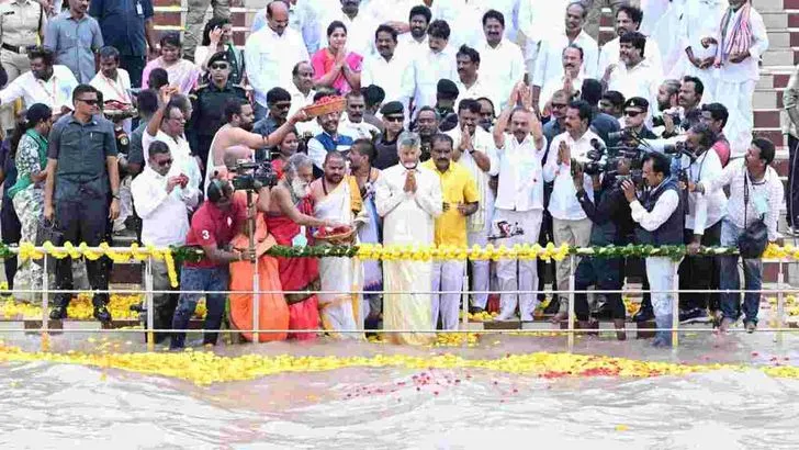వెలిగొండ ప్రాజెక్ట్ ఫేజ్-1 ప్రారంభం.. జాతికి అంకితం చేసిన సీఎం చంద్రబాబు