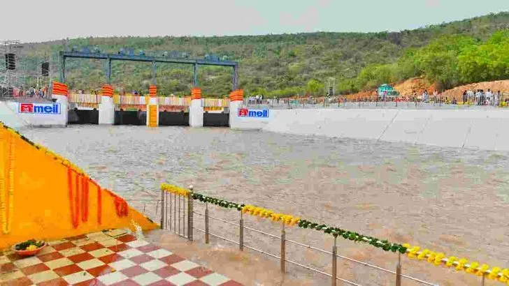 వెలిగొండ ప్రాజెక్ట్ ఫేజ్-1 ప్రారంభం.. జాతికి అంకితం చేసిన సీఎం చంద్రబాబు
