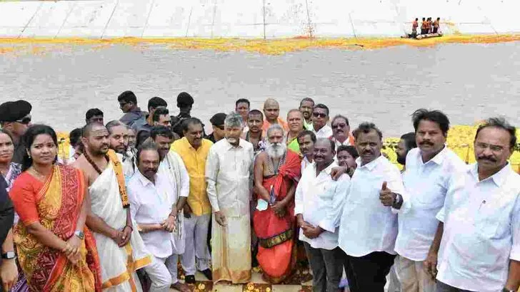 వెలిగొండ ప్రాజెక్ట్ ఫేజ్-1 ప్రారంభం.. జాతికి అంకితం చేసిన సీఎం చంద్రబాబు