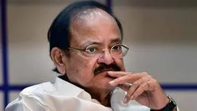 కొందరు నేతలు దేశాన్ని చులకన చేయడం సరికాదు: వెంకయ్య నాయుడు